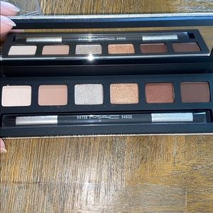 MAC Snow ball eye compact. Brand new